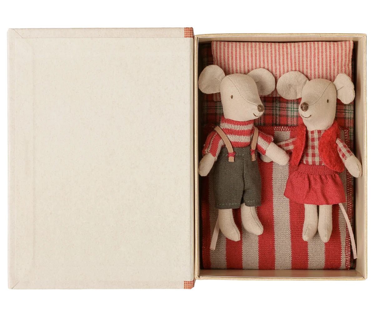 Christmas Twin Mice , Little Sister and Brother Book