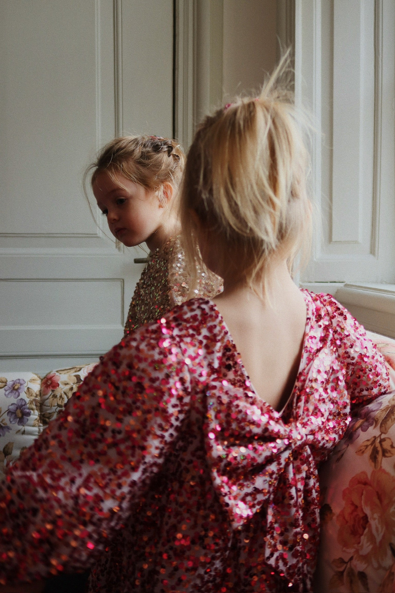 LILA SEQUINS BOW DRESS