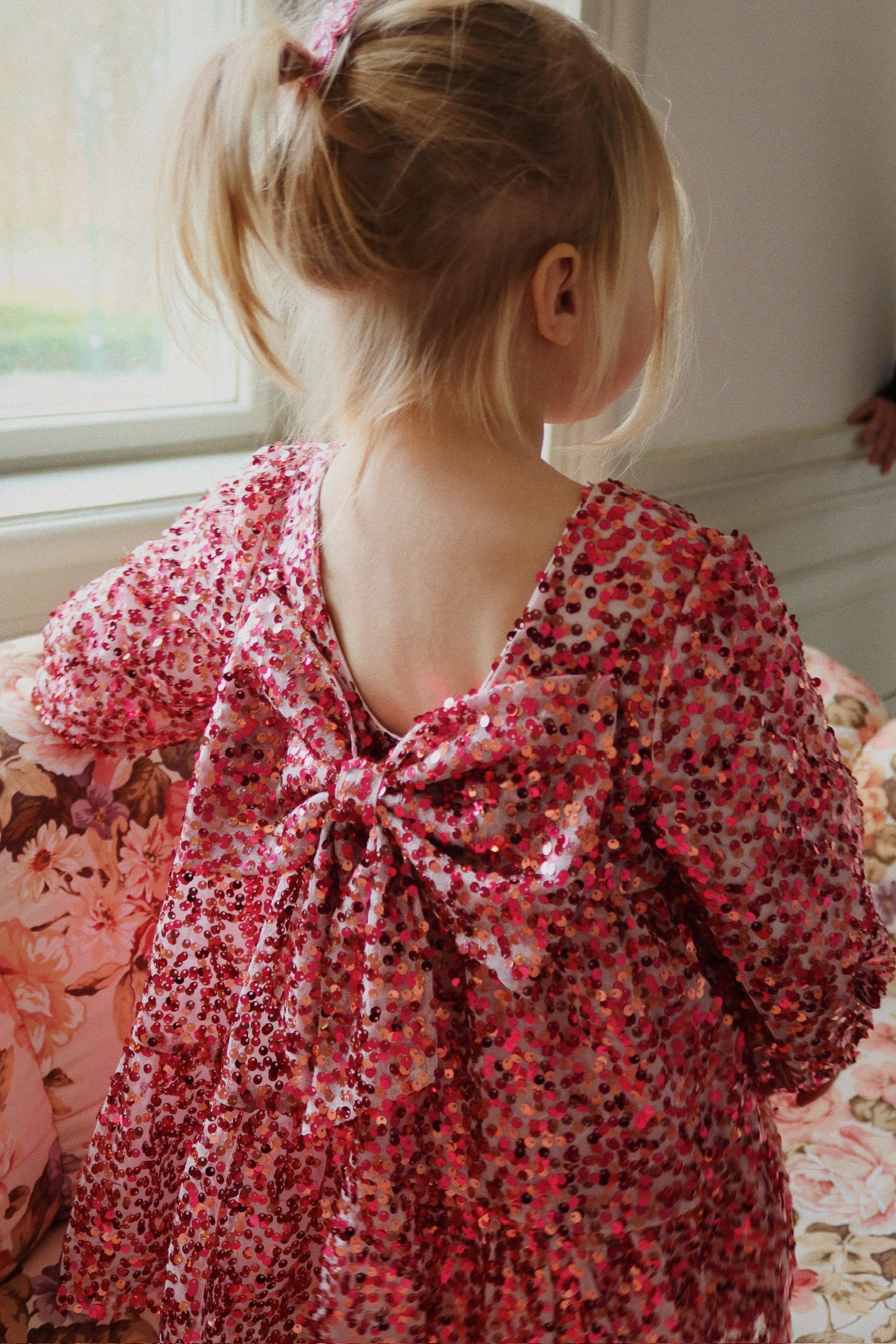 LILA SEQUINS BOW DRESS