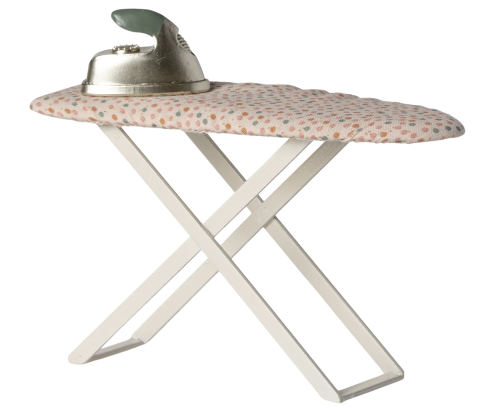 Iron and ironing board, Mouse