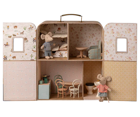 SuitCasa, Little sister and brother mouse