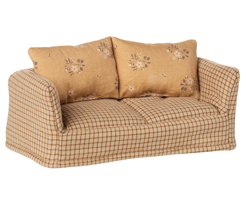 Couch, Mouse - Mable